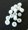 Grosses perles rocaille blanches irisées 4mm , perle rocaille blanche irisée, lot 10g, diamètre 4mm, X 10Gr G0189