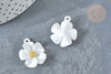 Pendentif zamac fleur blanche 23,5mm, perles zamac,bijou fleur blanche, X1 G7361