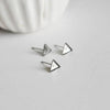 clous-puces oreille platine triangle 8x7mm, x10 (G1796)