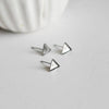 clous-puces oreille platine triangle, boucles d'oreille,création bijoux,support cabochon triangle, 8mm x 7mm, lot 10-G1796